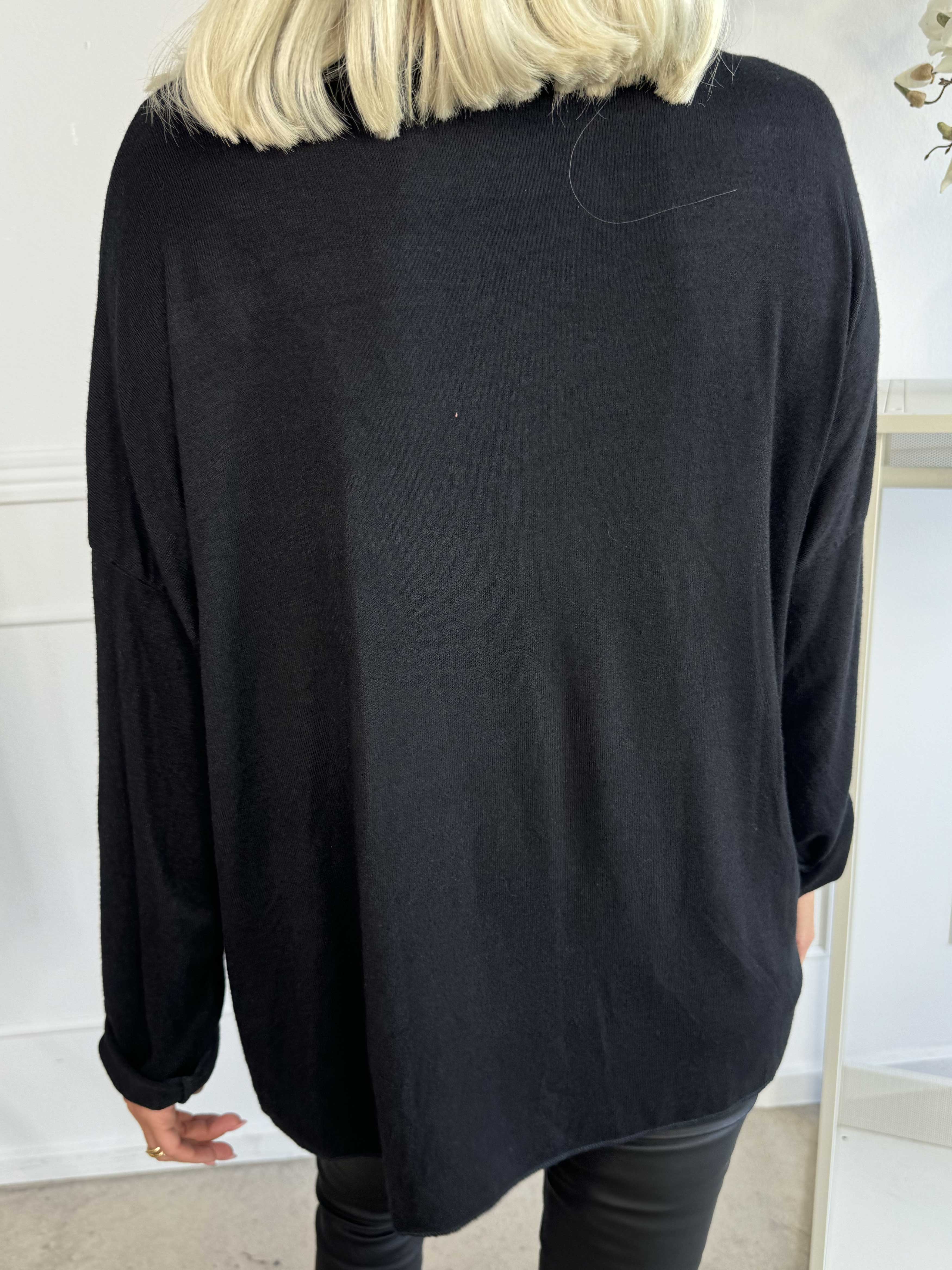 Djamila - Blus i mjuk viskos med v-ringning